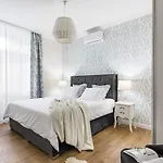 Апартаменты Charming Retreat In The Heart Of