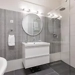 Апартаменты Charming Retreat In The Heart Of