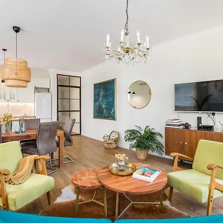 Апартаменты Charming Retreat In The Heart Of
