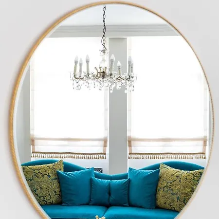 Апартаменти Charming Retreat In The Heart Of