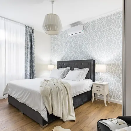 Apartment Charming Retreat In The Heart Of