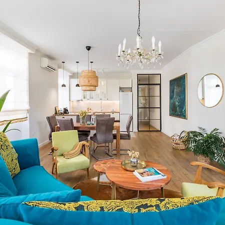 Apartment Charming Retreat In The Heart Of *