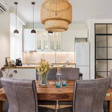 Charming Retreat In The Heart Of Apartment *