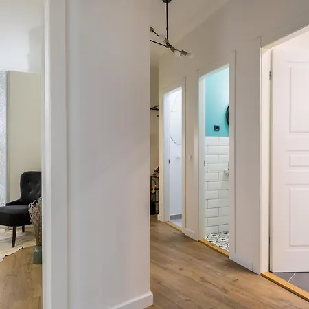 Daire Charming Retreat In The Heart Of *