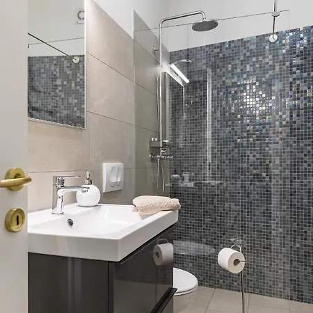 Apartment Charming Retreat In The Heart Of *