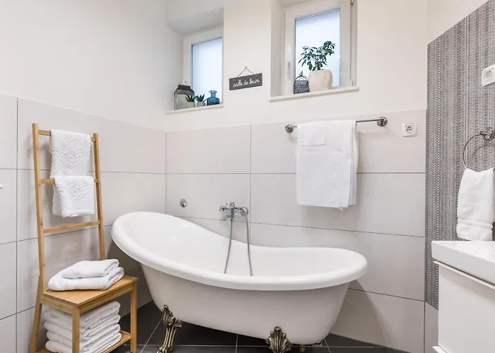 Charming Retreat In The Heart Of